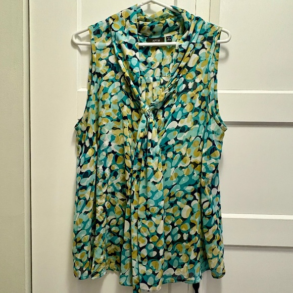 Women’s blouse - Picture 1 of 3